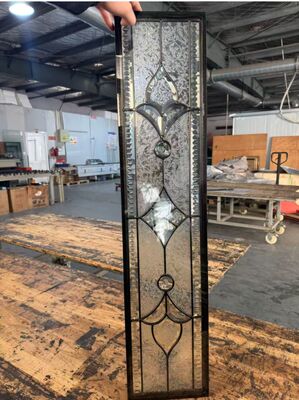 ใส่แก้วประตูที่สามารถปรับแต่งได้ ออกแบบมาให้เหมาะกับสไตล์ประตูที่แตกต่างกัน ให้ความหรูหราและความเห็นที่ดีขึ้น